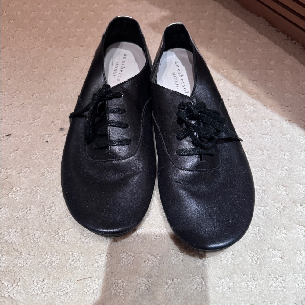 Another sole black leather lace up oxford flats like new - size 40 / women’s 9